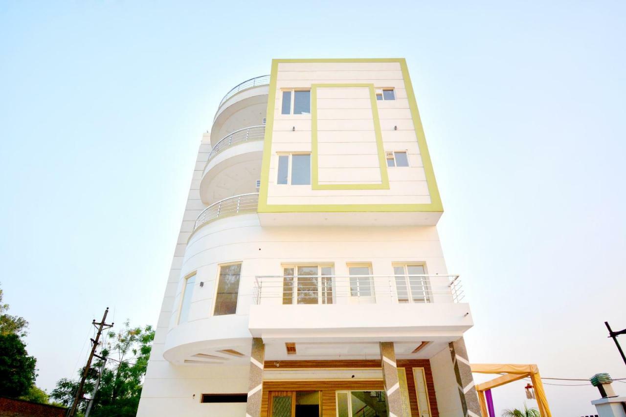 Oyo 40699 Grand Sokhi Hotel Tarn Taran ภายนอก รูปภาพ