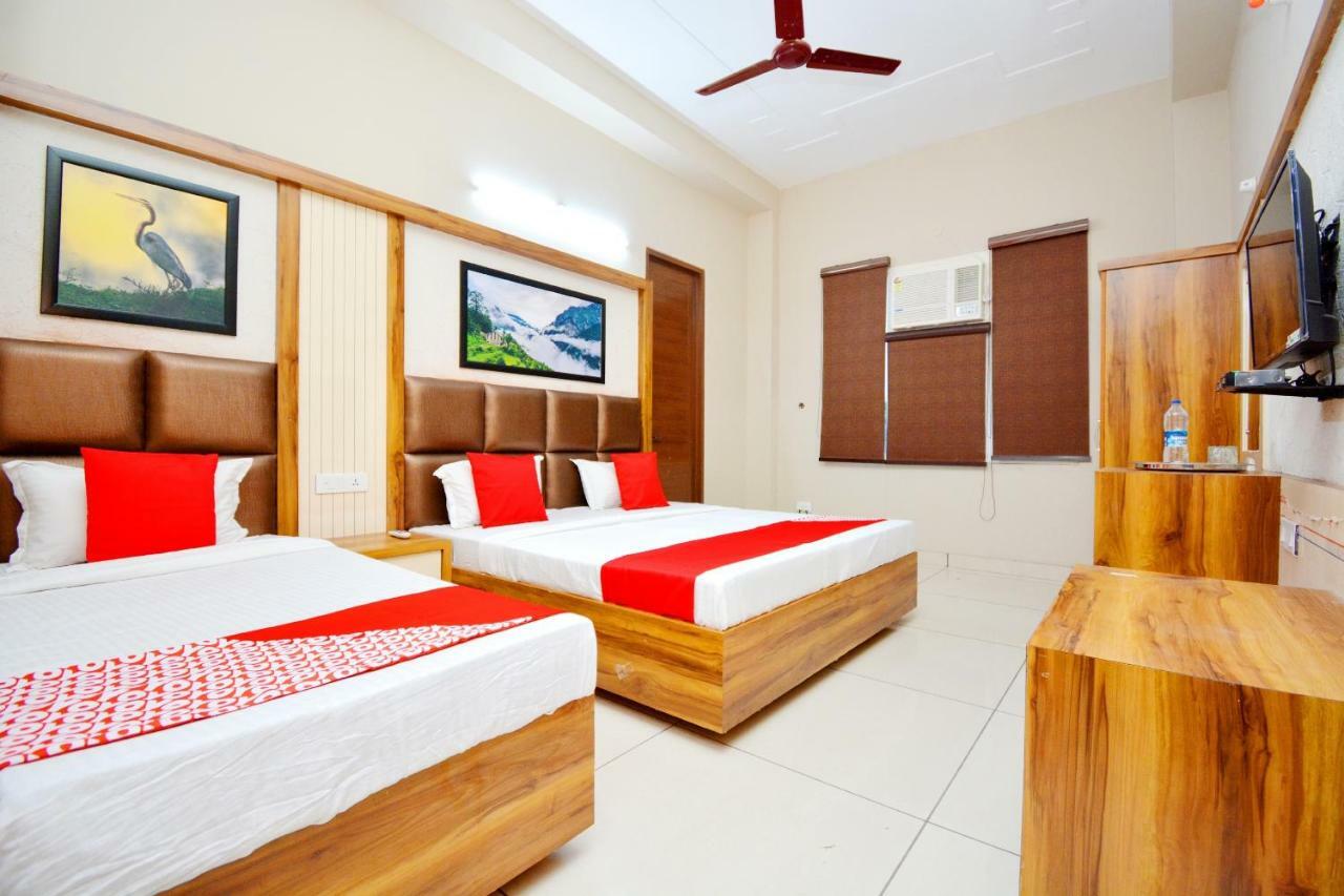 Oyo 40699 Grand Sokhi Hotel Tarn Taran ภายนอก รูปภาพ